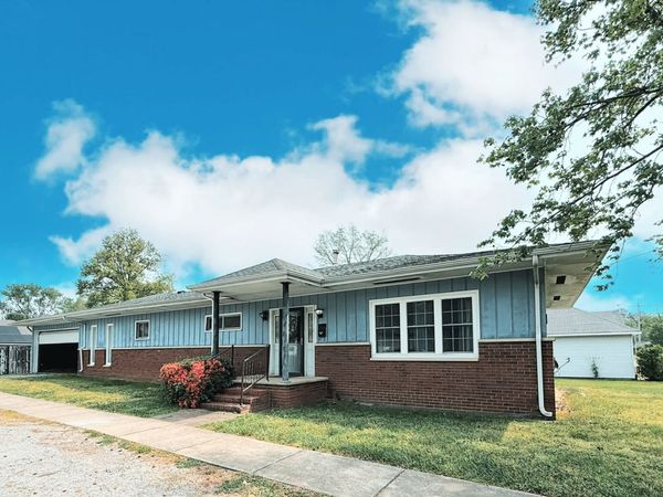 1401 E St Louis Street, West Frankfort, IL 62896