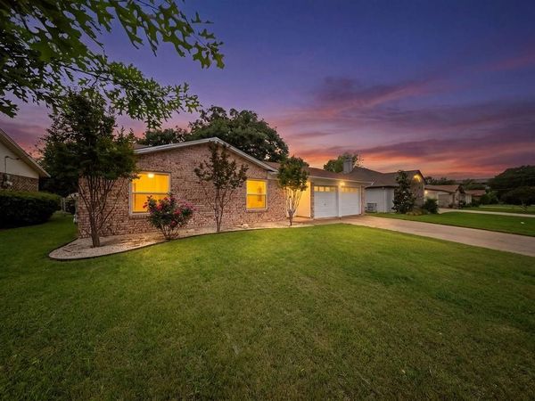 1041 Barber Street, Hurst, TX 76053