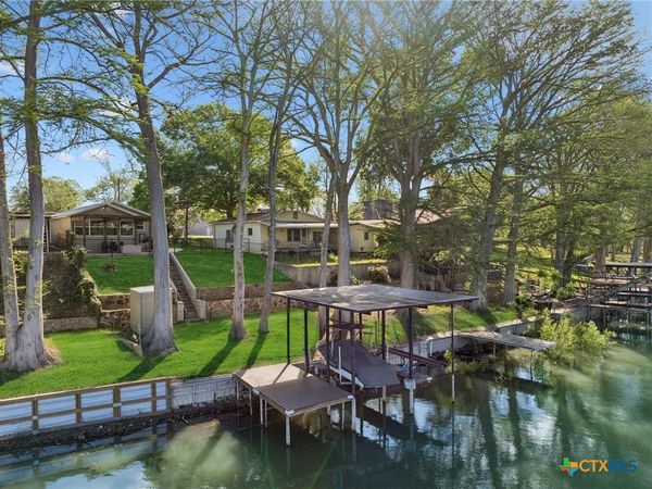 230 Lee Street , Seguin, TX 78155