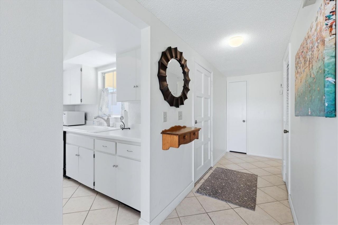 5887 Tidewood Avenue, Unit 2, Sarasota, FL 34231 Photo