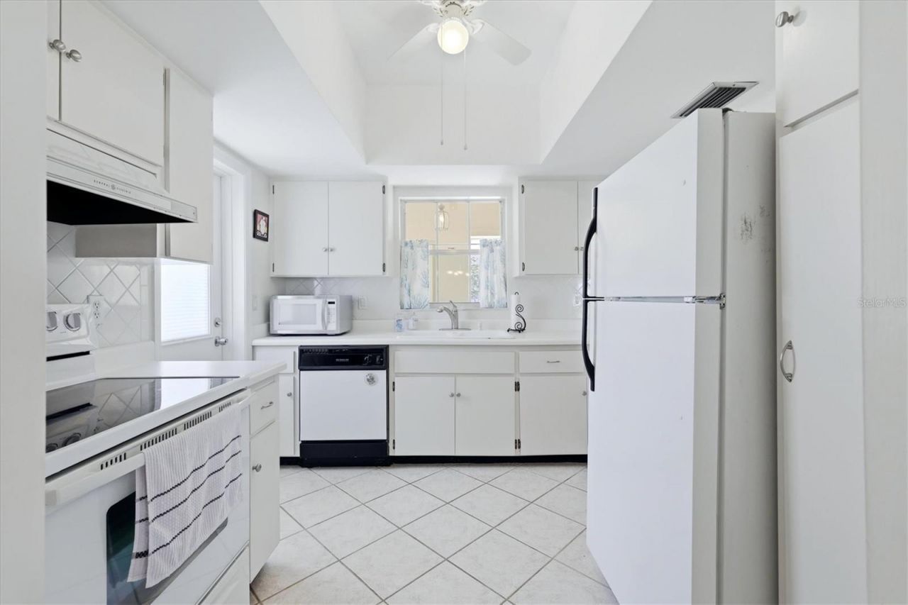 5887 Tidewood Avenue, Unit 2, Sarasota, FL 34231 Photo