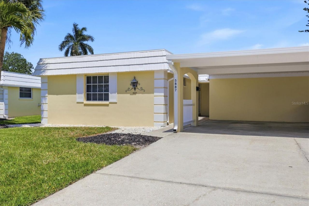 5887 Tidewood Avenue, Unit 2, Sarasota, FL 34231 Photo