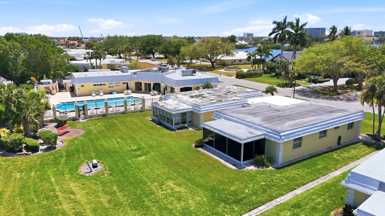 5887 Tidewood Avenue, Unit 2, Sarasota, FL 34231 Photo