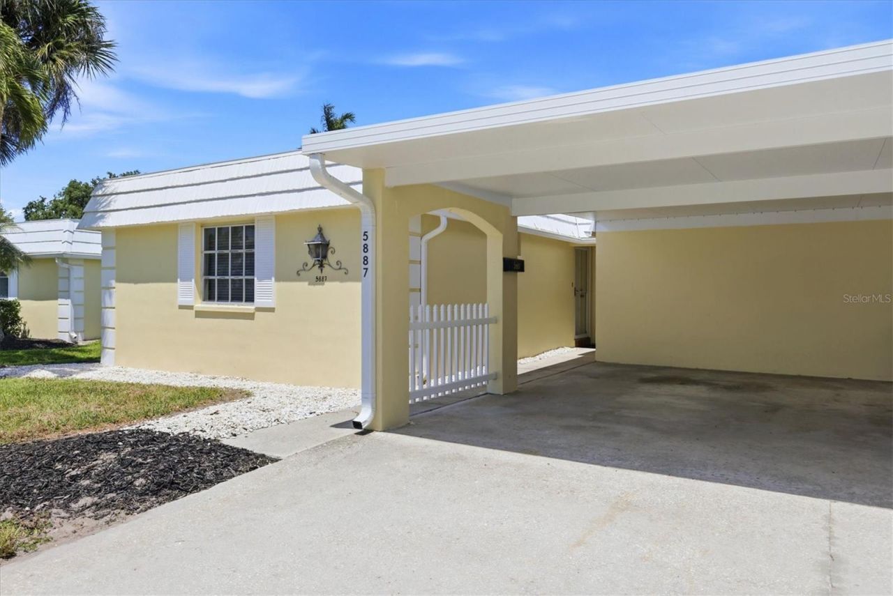 5887 Tidewood Avenue, Unit 2, Sarasota, FL 34231 Photo