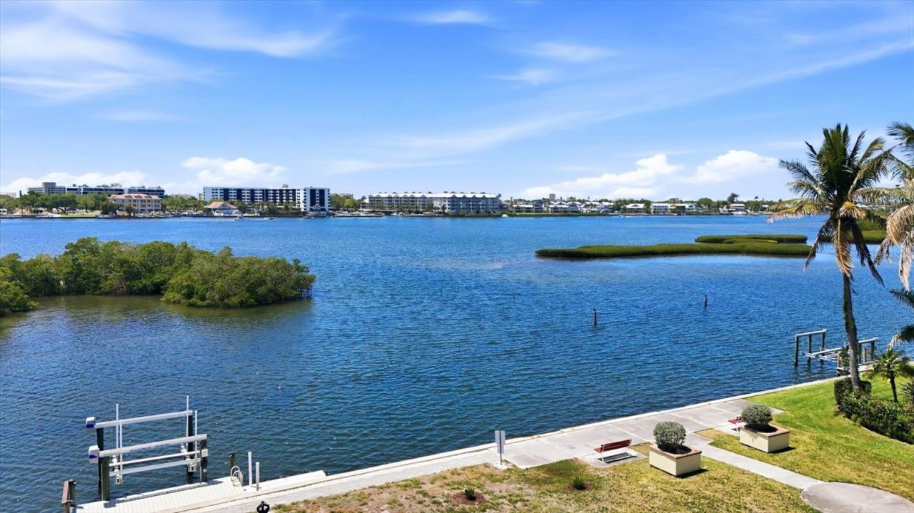5887 Tidewood Avenue, Unit 2, Sarasota, FL 34231 Photo