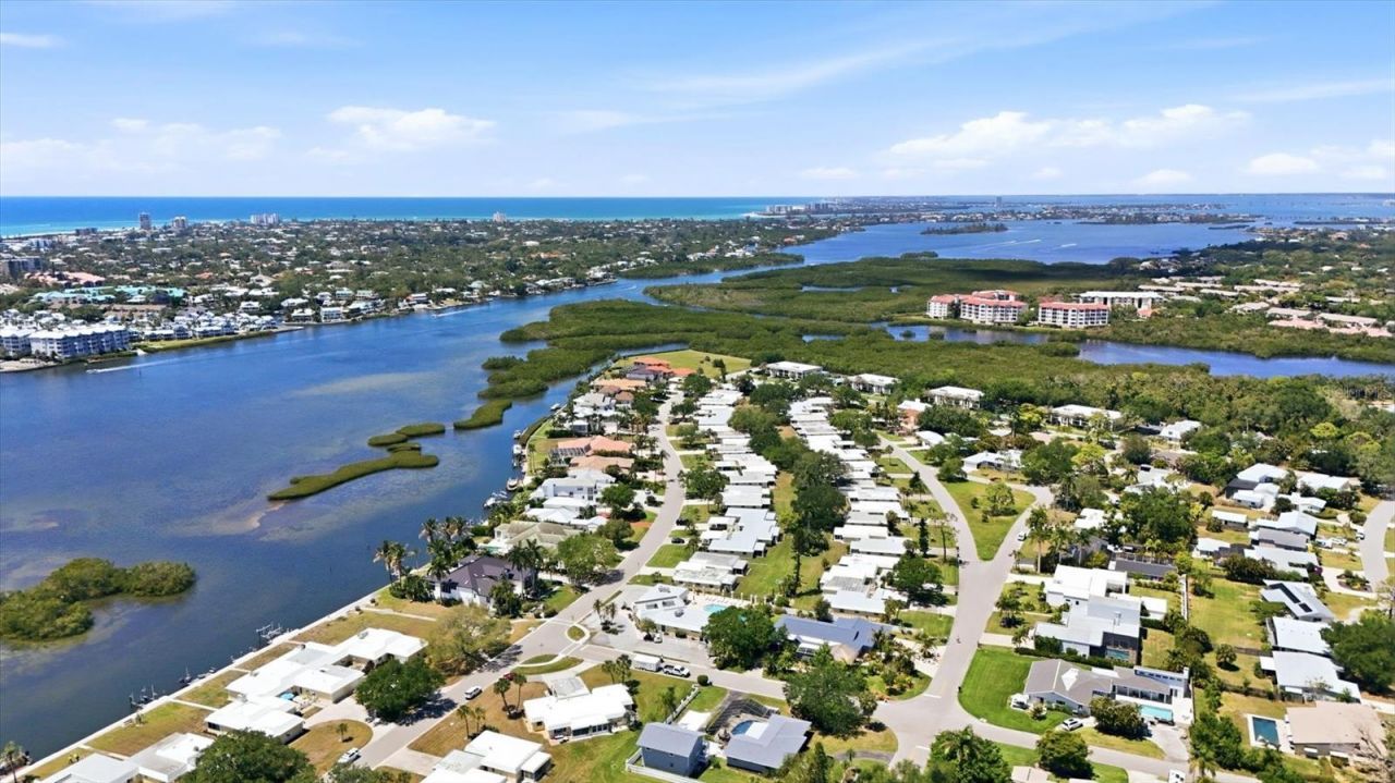 5887 Tidewood Avenue, Unit 2, Sarasota, FL 34231 Photo
