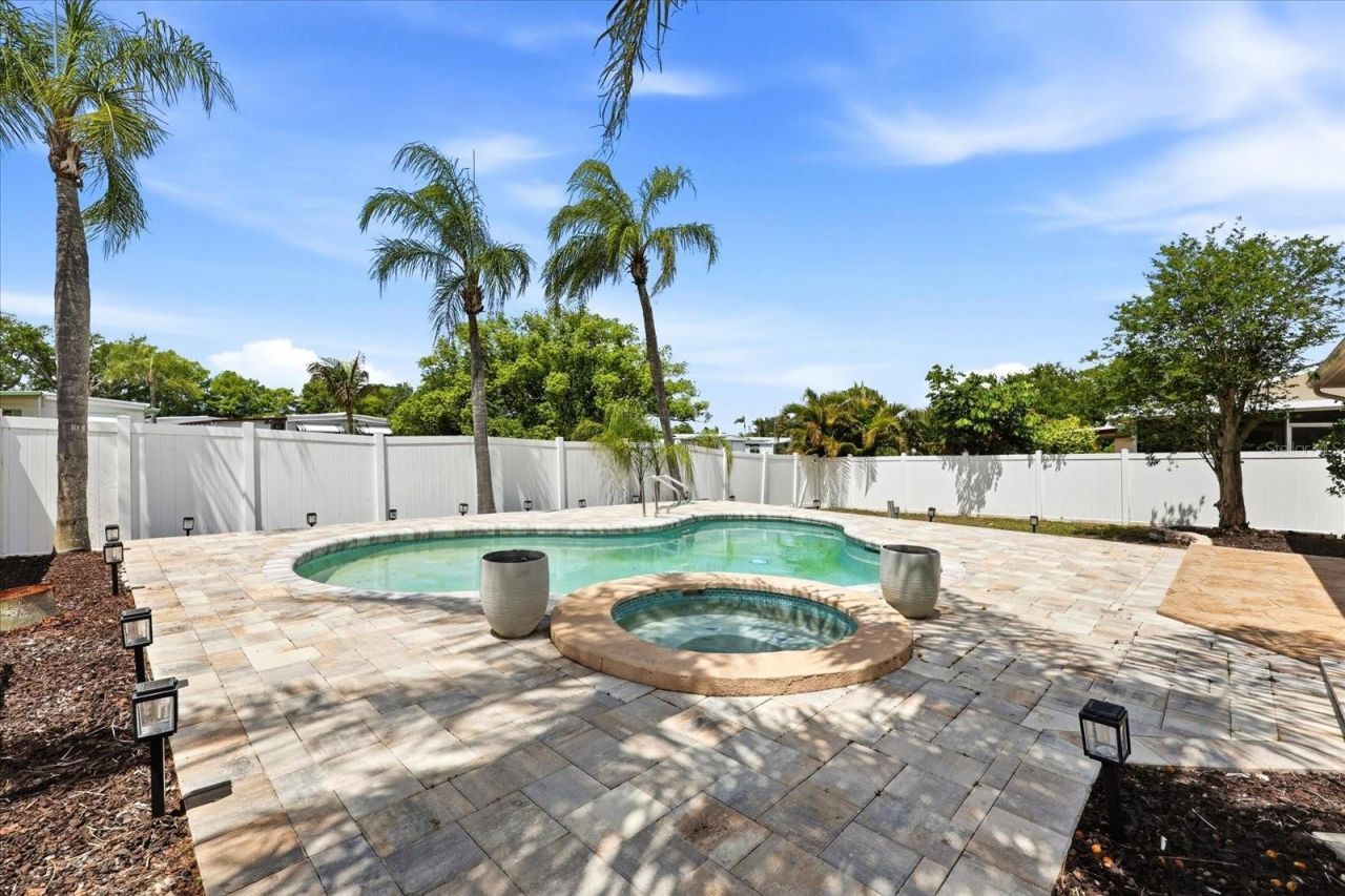 12836 Pineway Drive, Largo, FL 33773 Photo