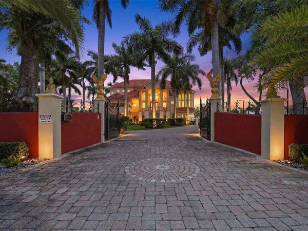 4908 TROYDALE ROAD, TAMPA, FL 33615