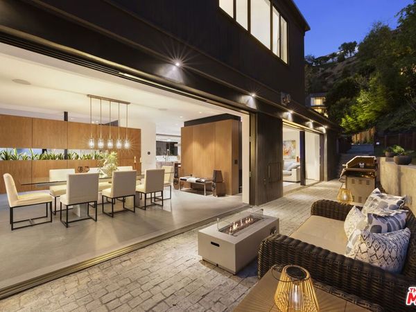 10558 Fontenelle Way, Los Angeles, CA 90077