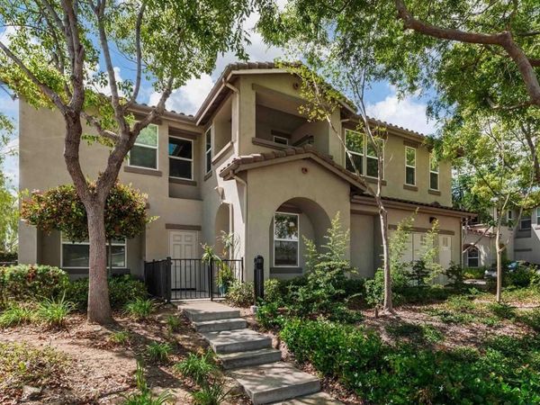 451 Avenida De La Luna, Vista, CA 92083