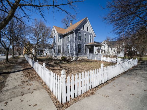 205 N Sleight Street N, Naperville, IL 60540