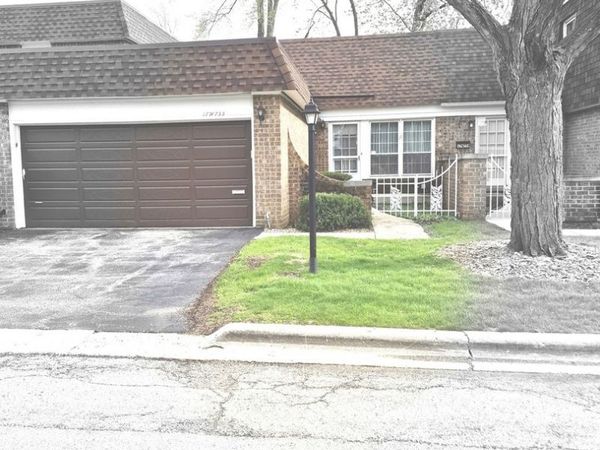 17W755 Standish Lane , Villa Park, IL 60181