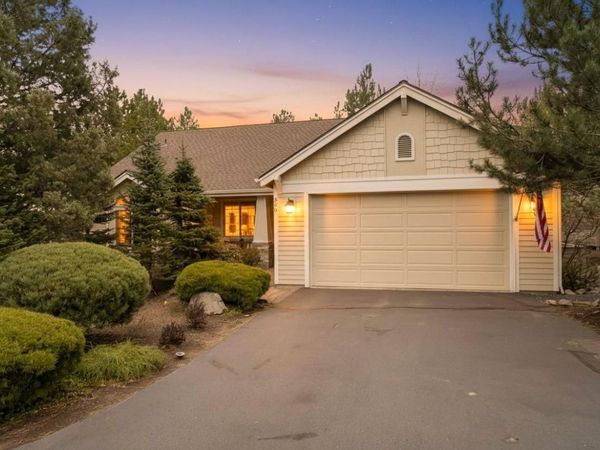 900 Victoria Falls Drive, Redmond, OR 97756