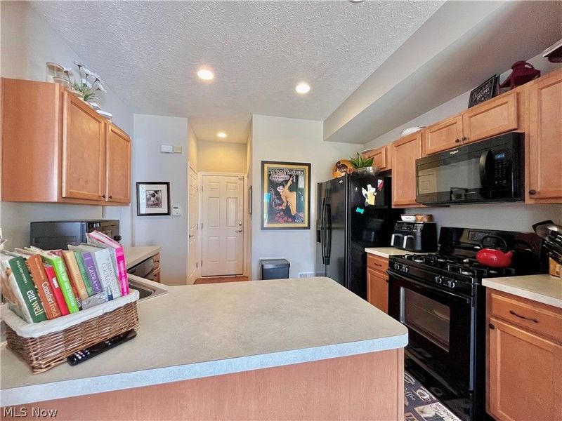 991 Croghan Way, Akron, OH 44321 Photo 4