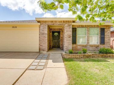1616 Diamond Lake Trail, Fort Worth, TX 76247