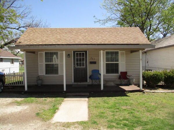 207 S Cedar Street , Commerce, OK 74339