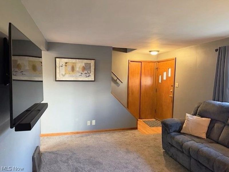 545 NW Royer Avenue NW, North Canton, OH 44720 Photo 2