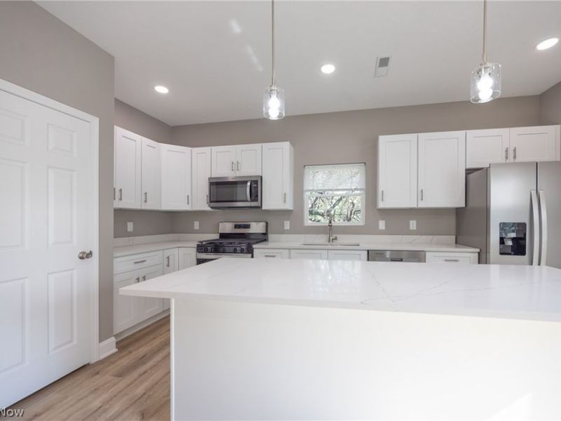 1738 E 298th Street, Wickliffe, OH 44092 Photo 4