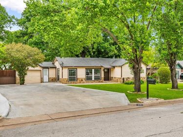 1800 Brook Hollow Drive, Fort Worth, TX 76114