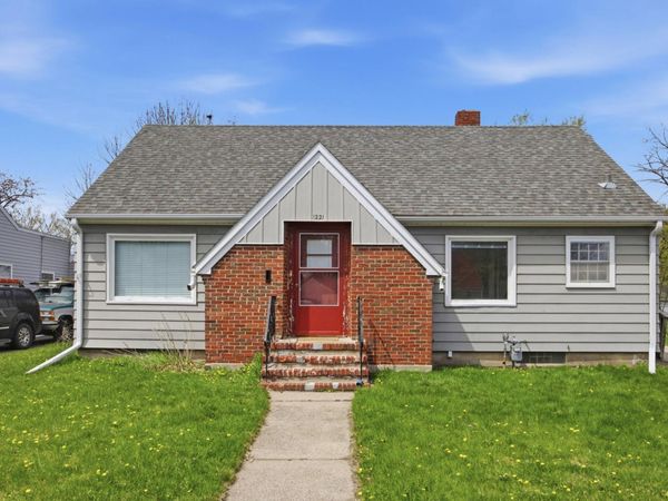 1221 5th Street S, Moorhead, MN 56560