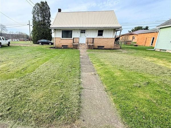 221 W Wood Street, Malvern, OH 44644