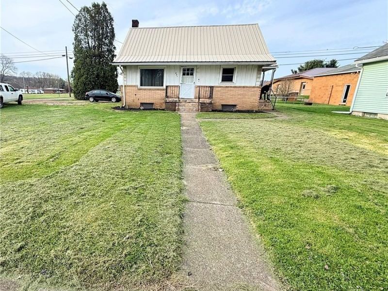 221 W Wood Street, Malvern, OH 44644 Photo 1