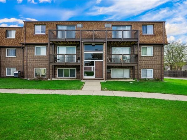 124 Boardwalk Street, Unit 2E, Elk Grove Village, IL 60007