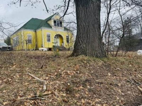 90 N Main Street , Monmouth, ME 04265