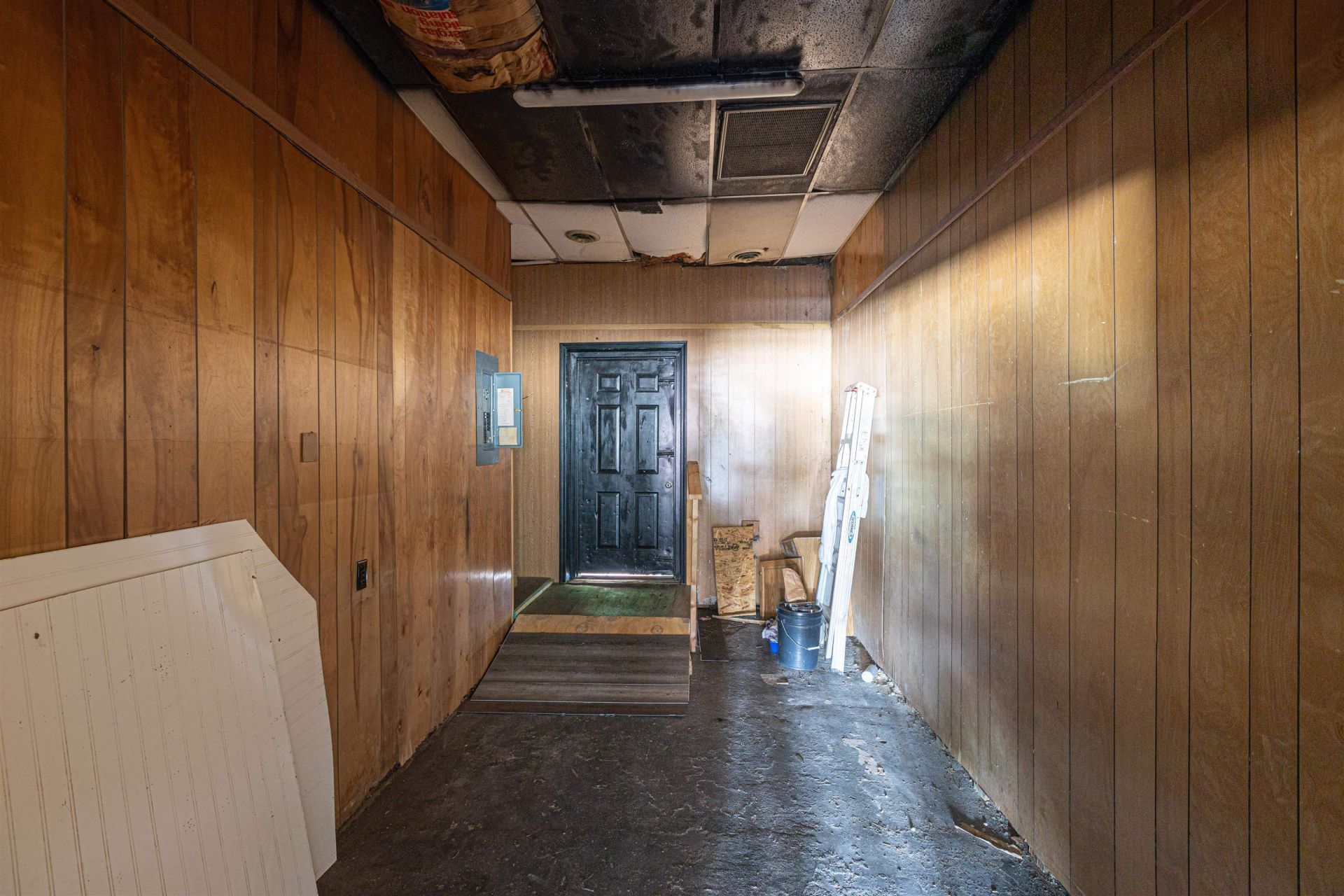 1 E Main St. Photo 13