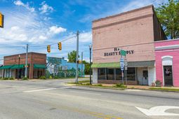 1 E Main St. photo 4