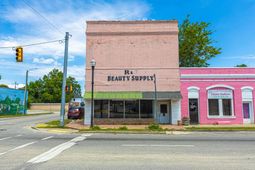 1 E Main St. photo 4