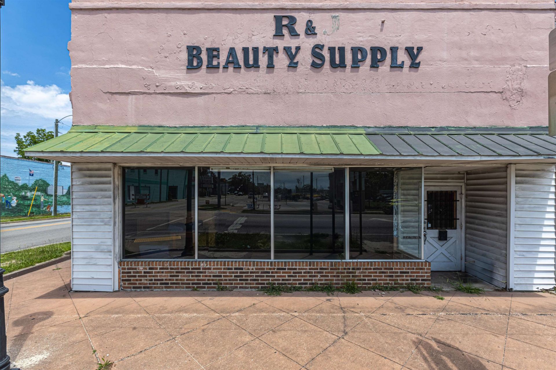 1 E Main St. Photo 4