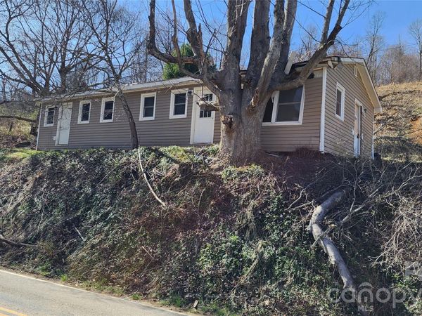 2244 E Little Horse Creek Road, Lansing, NC 28643