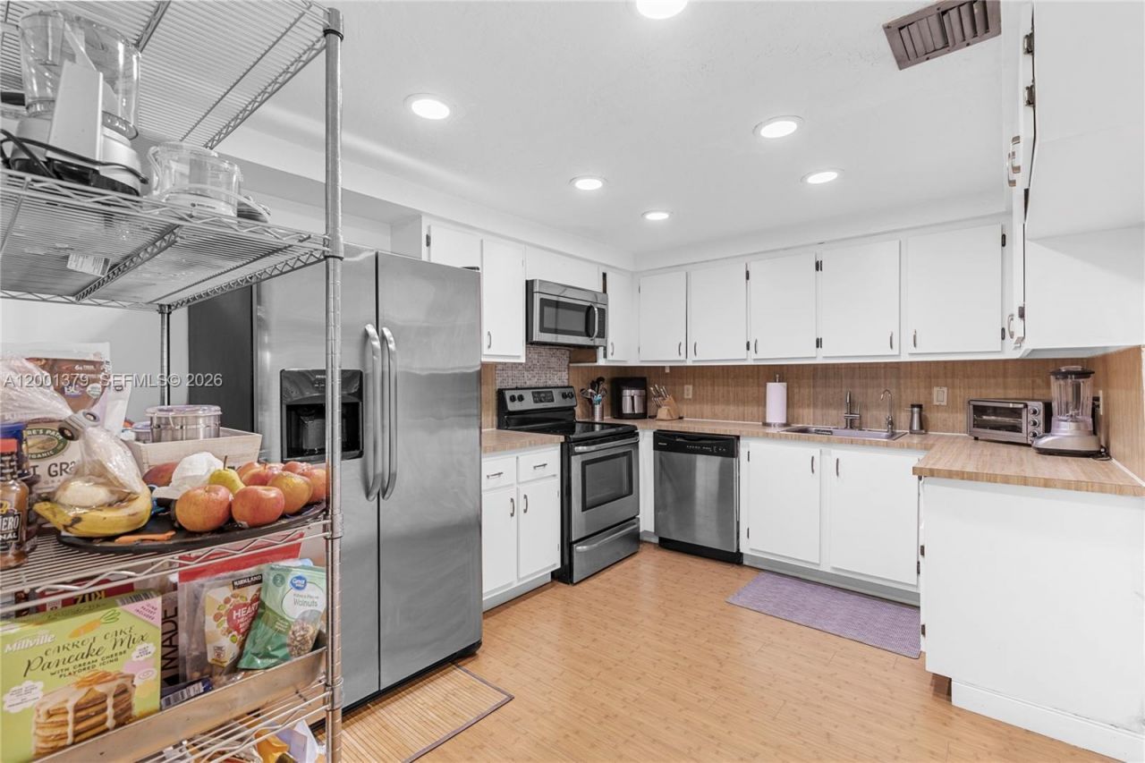 16251 Golf Club Rd, Unit 311, Weston, FL 33326 Photo