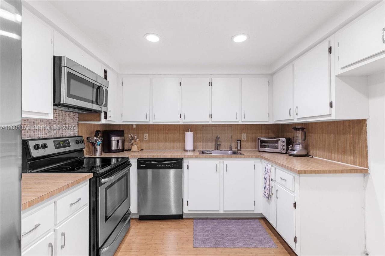 16251 Golf Club Rd, Unit 311, Weston, FL 33326 Photo