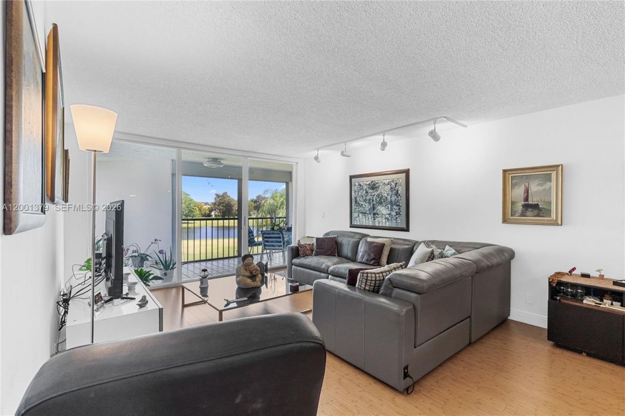 16251 Golf Club Rd, Unit 311, Weston, FL 33326 Photo