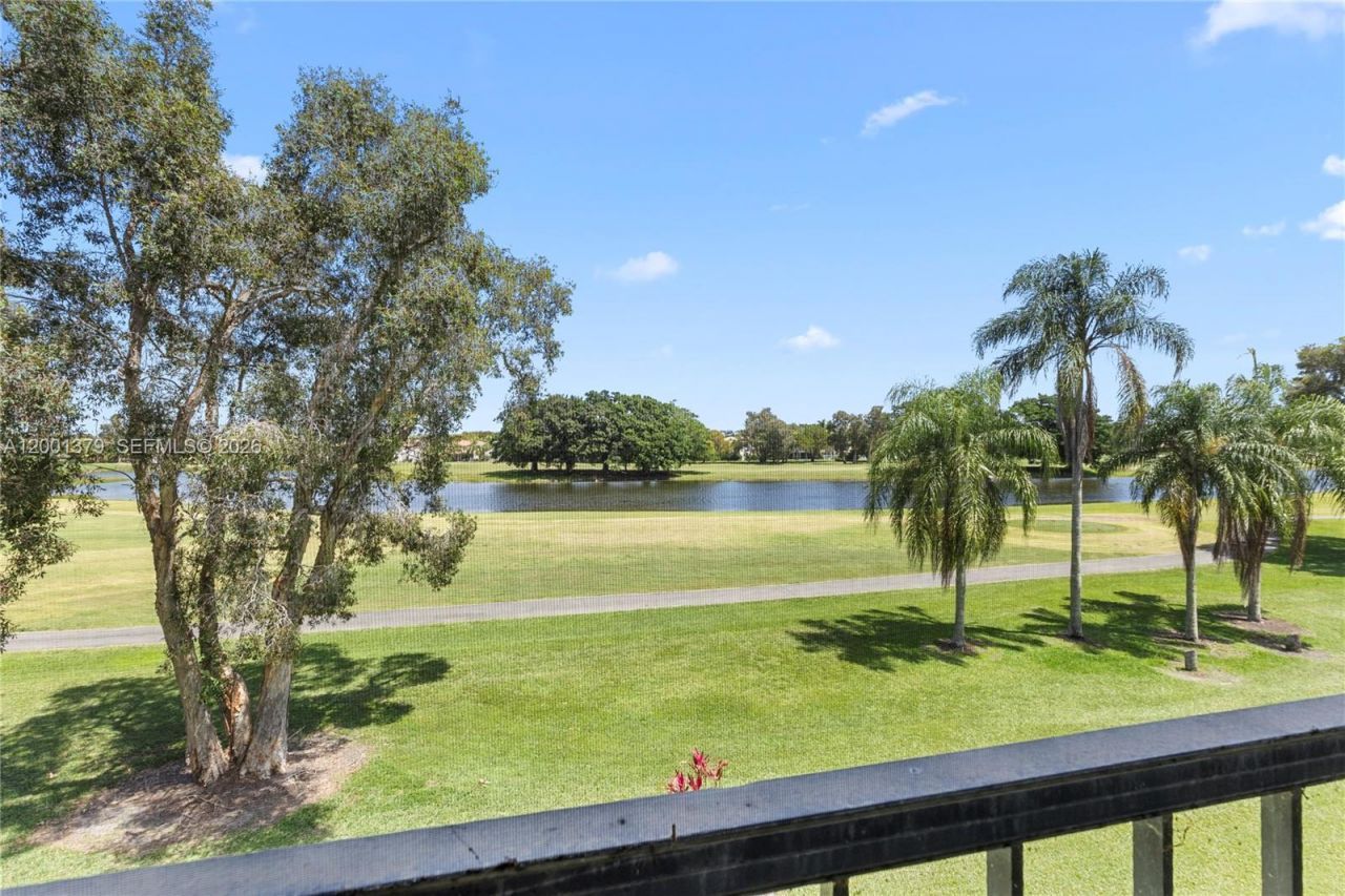 16251 Golf Club Rd, Unit 311, Weston, FL 33326 Photo