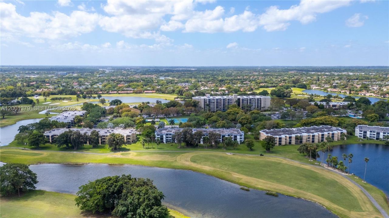 16251 Golf Club Rd, Unit 311, Weston, FL 33326 Photo