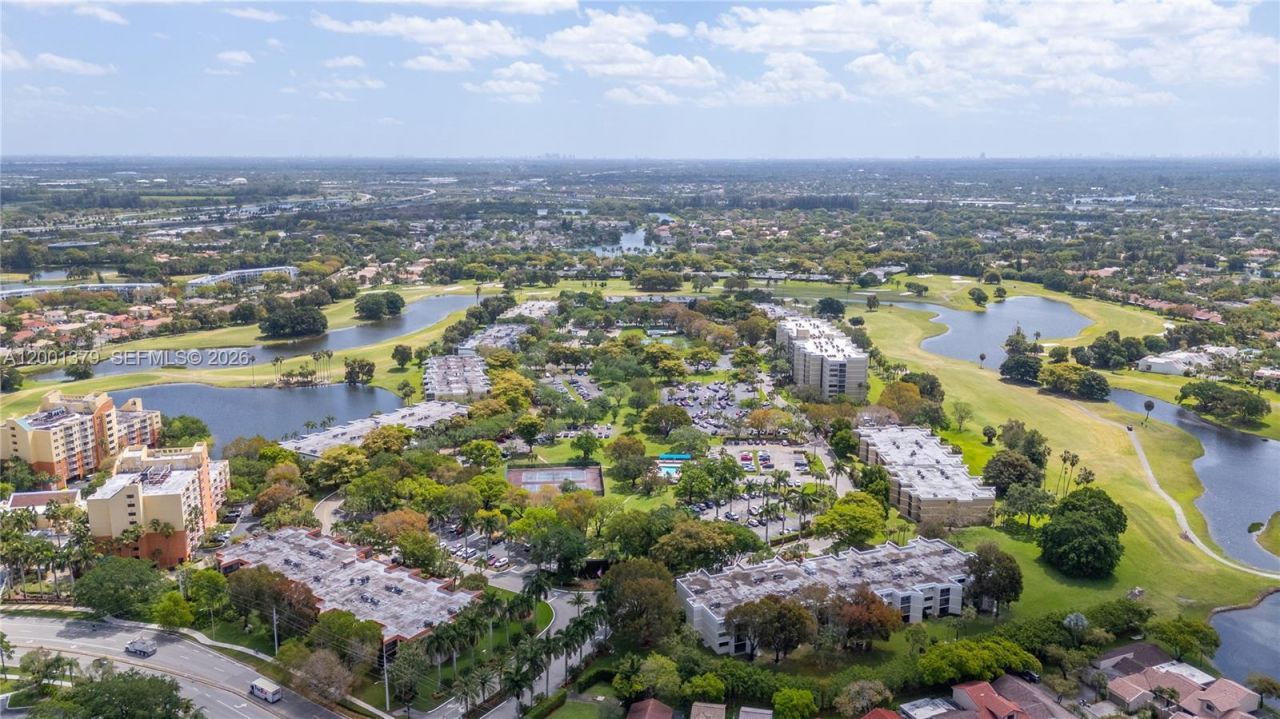 16251 Golf Club Rd, Unit 311, Weston, FL 33326 Photo