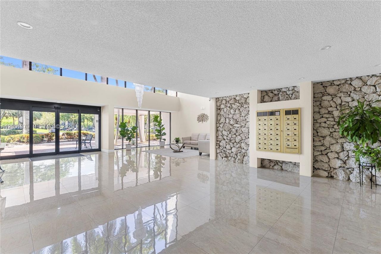 16251 Golf Club Rd, Unit 311, Weston, FL 33326 Photo