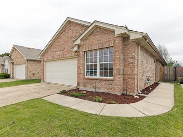 6432 Geneva Lane, Fort Worth, TX 76131