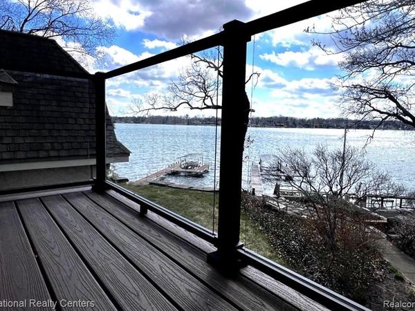 7001 Locklin Court, West Bloomfield Twp, MI 48324