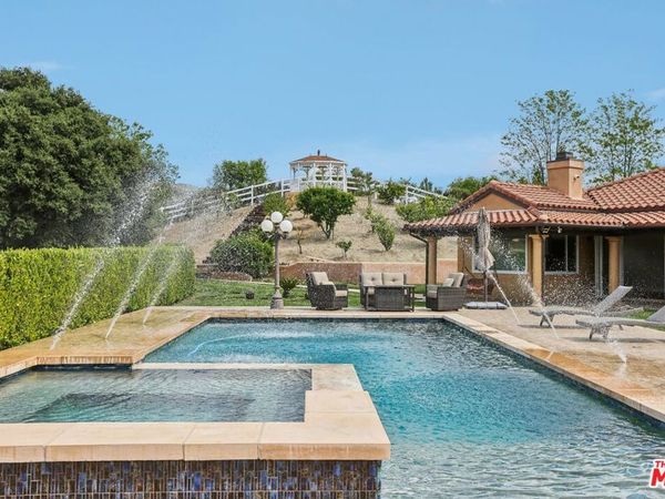 27048 Triumph Avenue, Canyon Country, CA 91387