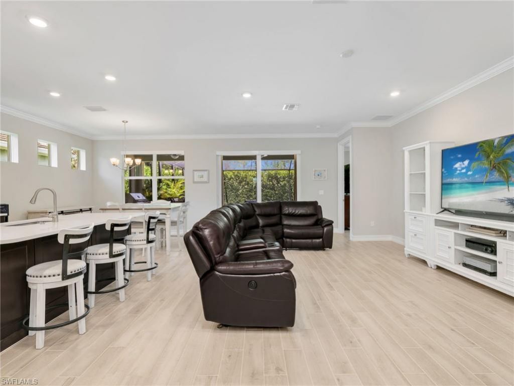 323 Tamarindo Ln, Naples, FL 34114 Photo