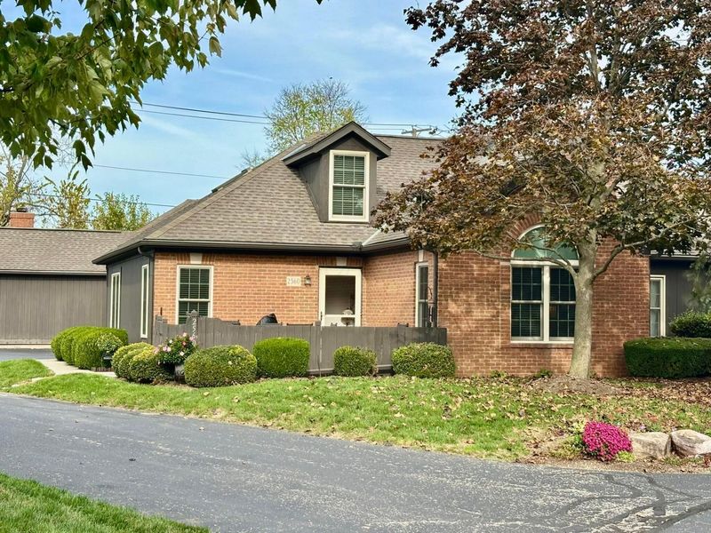2560 Trotterslane Drive, Columbus, OH 43235 Photo 2