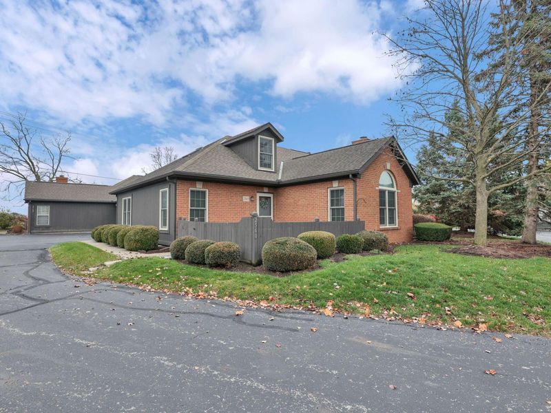 2560 Trotterslane Drive, Columbus, OH 43235 Photo 3