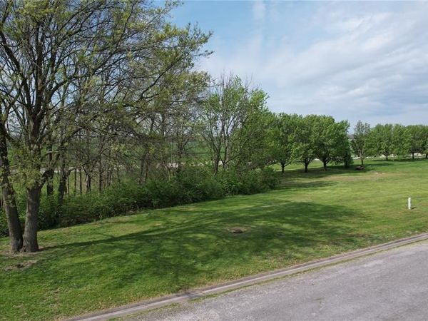 1004 Reinhardt Drive , New Athens, IL 62264