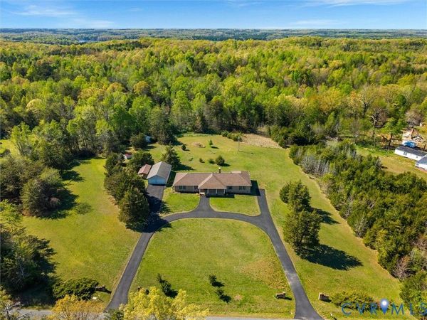 218 Landing Road, Farmville, VA 23901
