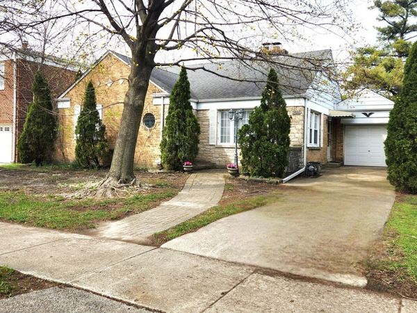 5020 Pratt Avenue , Skokie, IL 60076