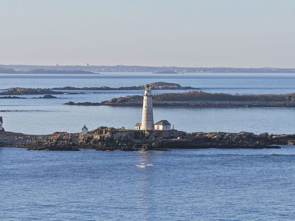 15 Glover Ave, Hull, MA 02045